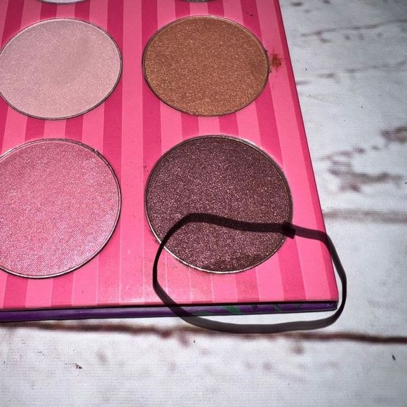 BEAUTIFULLY Disney Alice Wonderland Cheshire Cat Curiouser Eyeshadow Palette NLA - Picture 5 of 10